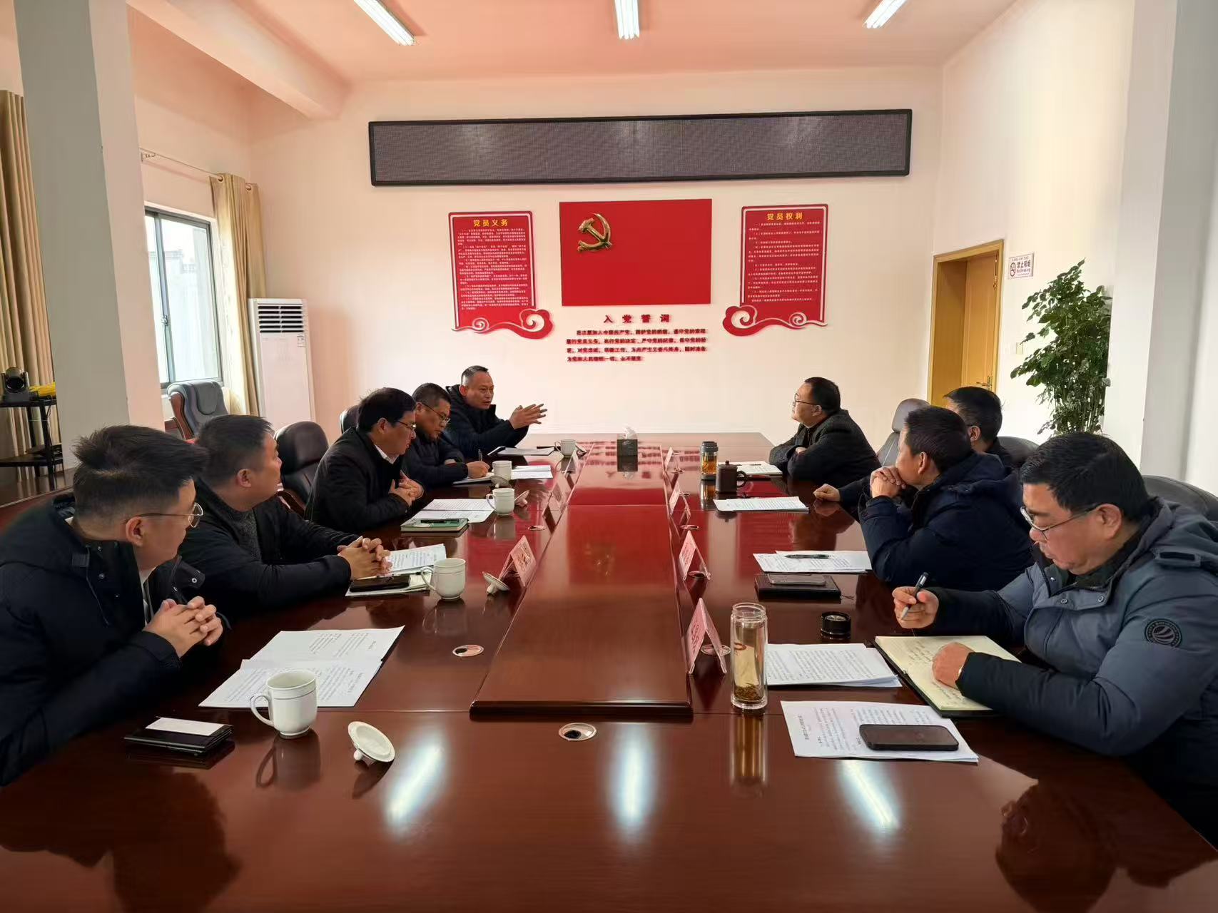 1月23日，浙江交工集团养护分公司党委书记、总经理袁航新一行赴徽投集团进行业务交流，鲍董、潘总、余总及徽昌公司参加座谈。.jpg