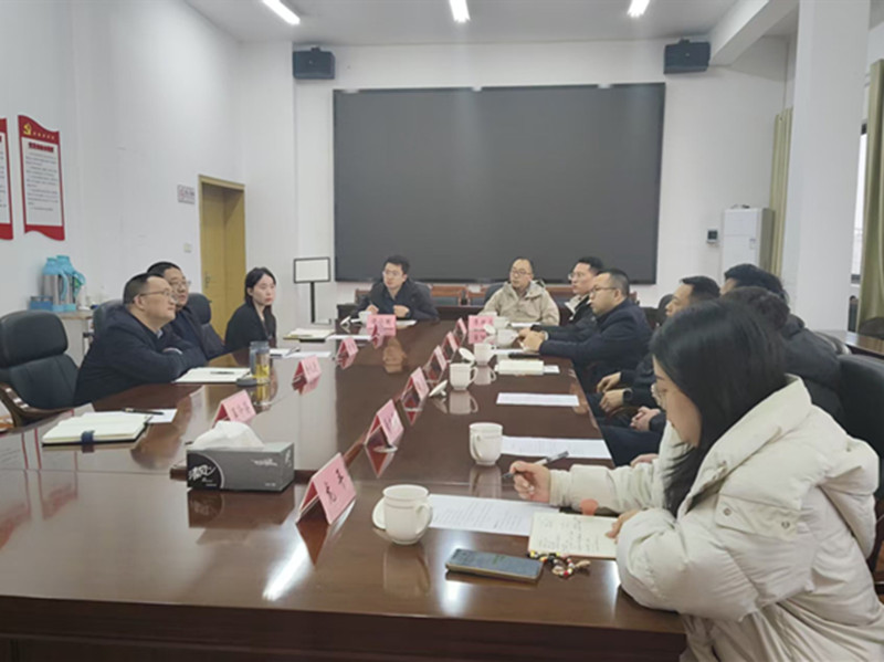 3月18日上午，中建三局华中分局常务副局长夏大焰一行赴kaiyun·开云（中国）官方网站集团就新安江航道项目投资事宜进行对接，集团余总、方总参加座谈。_副本.jpg