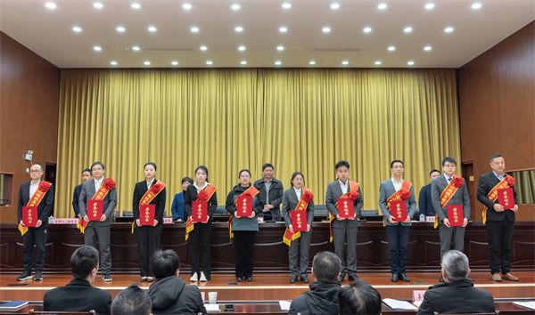 1709196524797996.jpg 3-优秀员工.jpg